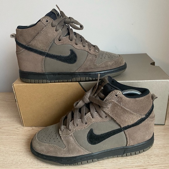 Nike Other - RARE Nike SB DUNK High “Dark Mushroom” Sneakers- 3.5 Y - 5 W